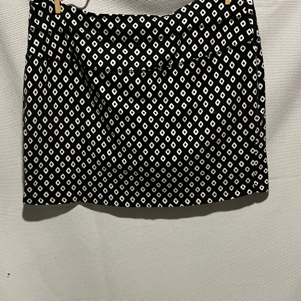 Chic Black and White Diamond Pattern Mini Skirt